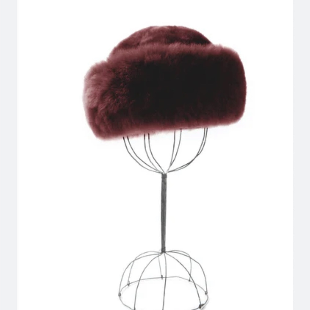 Peruvian Connection Women's Vallnord Fur Hat in Burgundy
